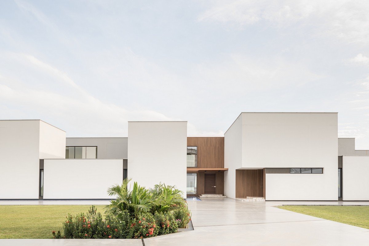 Villa moderne construite de nuit par Africa Consortium Holding SARL à Ouagadougou-BF